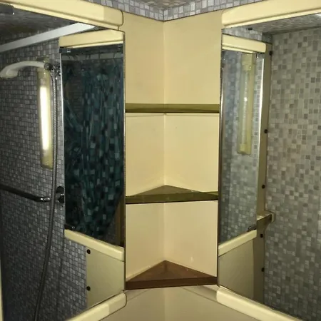 House On Wheels بوتيل